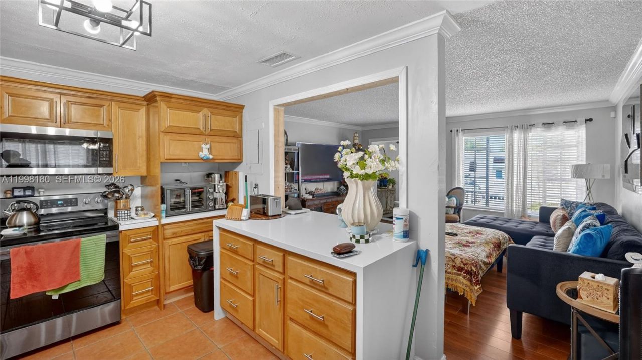 10420 NW 35th Pl, Miami, FL 33147 Photo