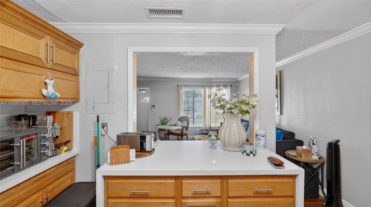 10420 NW 35th Pl, Miami, FL 33147 Photo