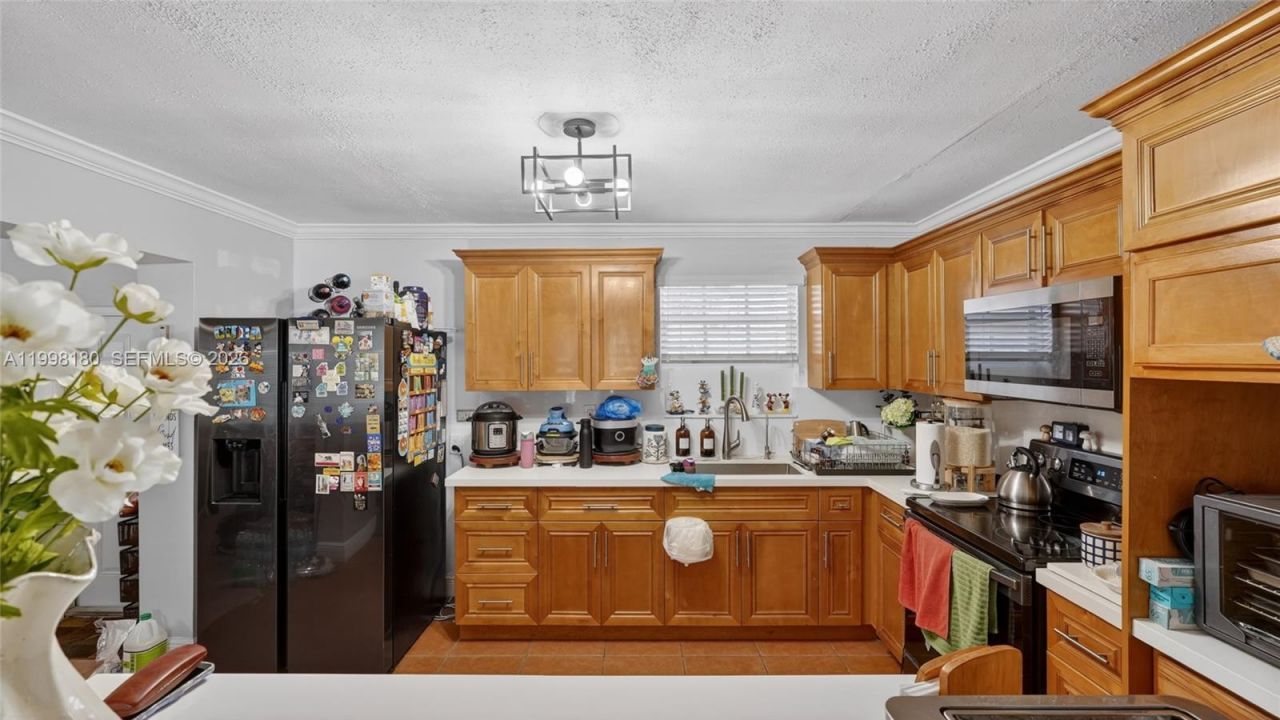 10420 NW 35th Pl, Miami, FL 33147 Photo