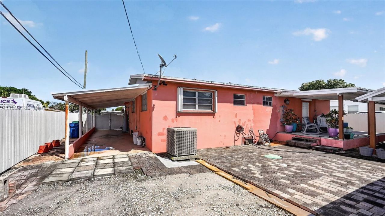 10420 NW 35th Pl, Miami, FL 33147 Photo