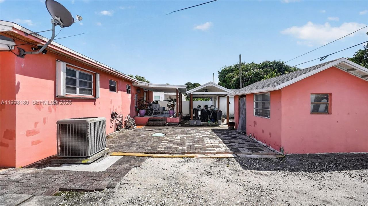 10420 NW 35th Pl, Miami, FL 33147 Photo