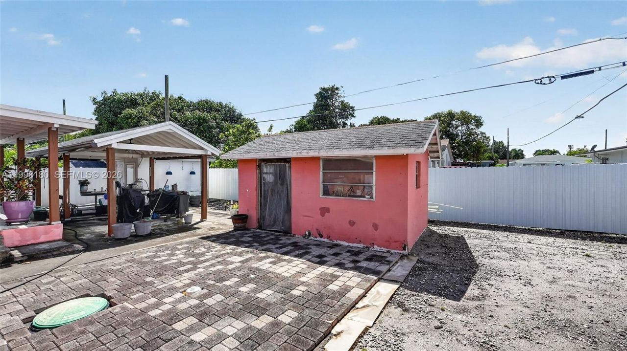 10420 NW 35th Pl, Miami, FL 33147 Photo