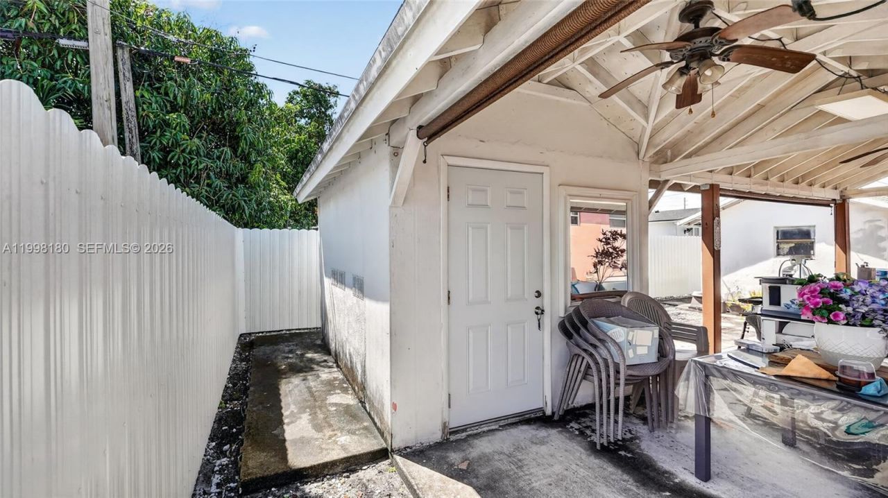 10420 NW 35th Pl, Miami, FL 33147 Photo