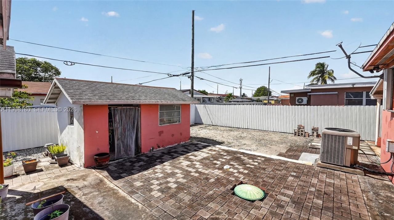 10420 NW 35th Pl, Miami, FL 33147 Photo