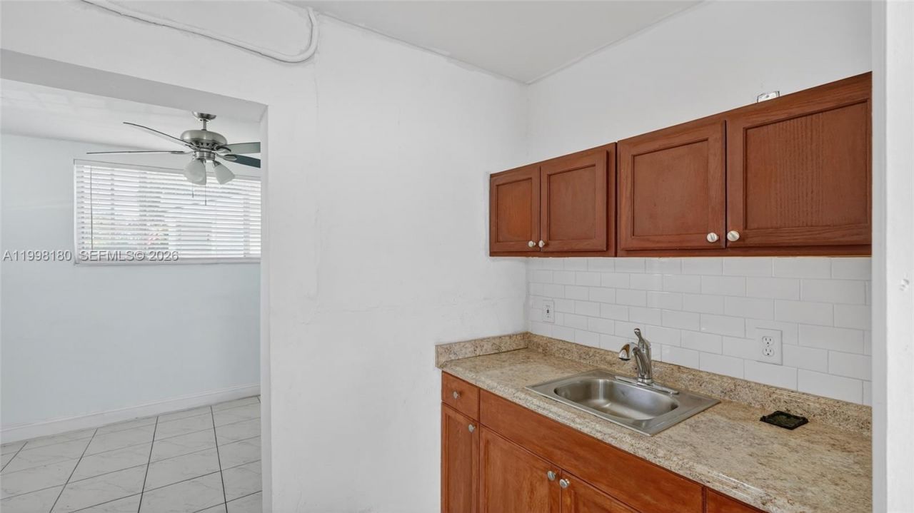 10420 NW 35th Pl, Miami, FL 33147 Photo