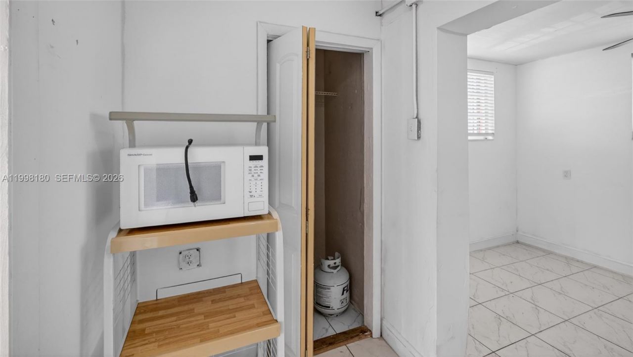 10420 NW 35th Pl, Miami, FL 33147 Photo