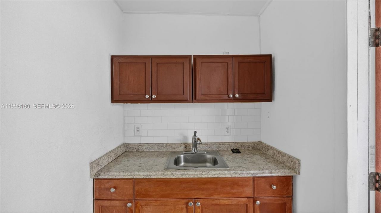 10420 NW 35th Pl, Miami, FL 33147 Photo