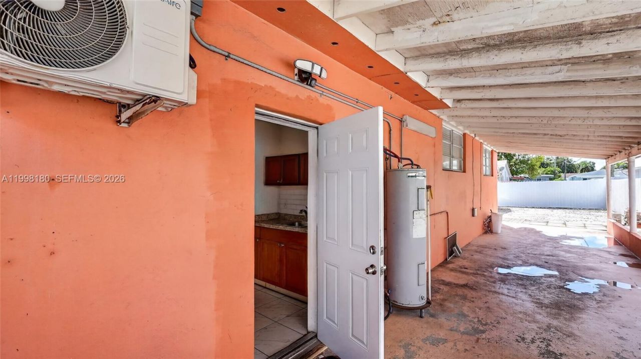 10420 NW 35th Pl, Miami, FL 33147 Photo