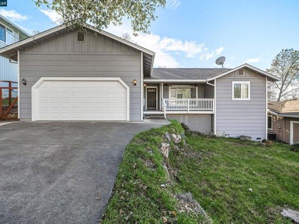 18357 Deer Hill Rd, Hidden Valley Lake, CA 95467