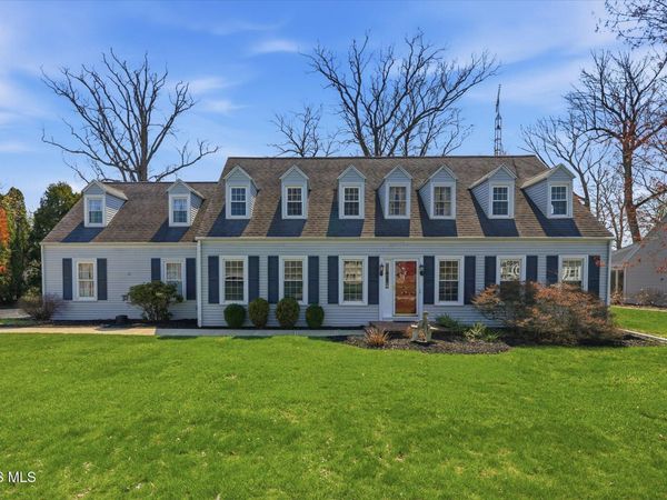 11 Old Coach Road, Bowling Green, OH 43402