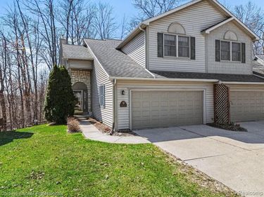 252 Stratford Lane, Orion Twp, MI 48360