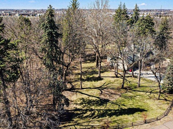 4301 S Pine Cone Pl, Sioux Falls, SD 57105