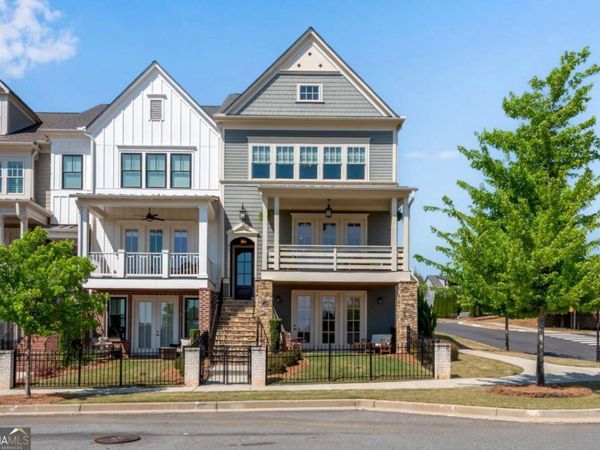 917 S On Main Drive, Woodstock, GA 30188