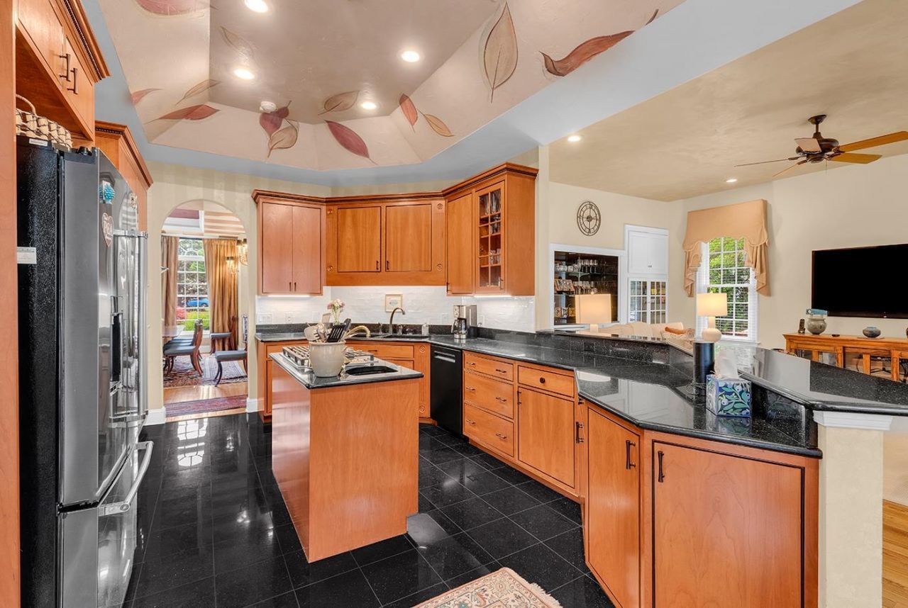 163 Angel Oak Dr. Photo 9