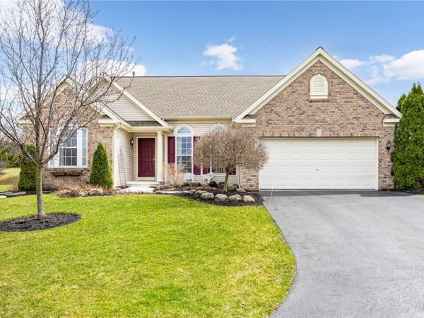 11 Charissa Run, Rochester, NY 14623