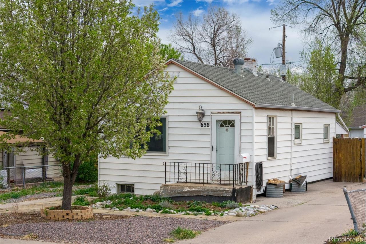 658 S Newton Street, Denver, CO 80219 Main Photo