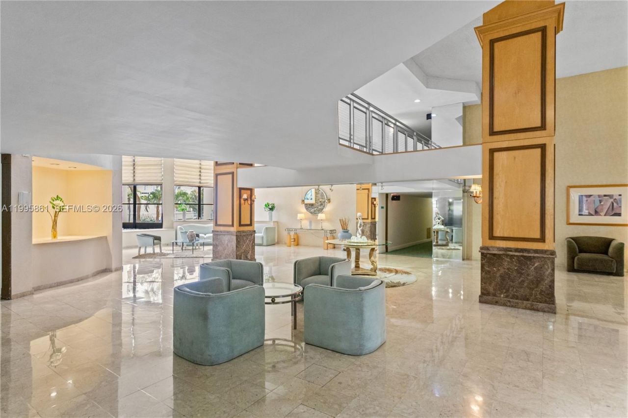 600 Parkview Dr, Unit 204, Hallandale Beach, FL 33009 Photo