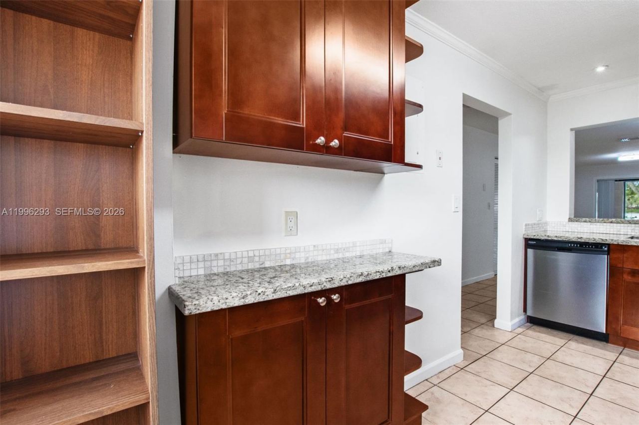 1360 NW 97th Ter, Unit 272, Pembroke Pines, FL 33024 Photo