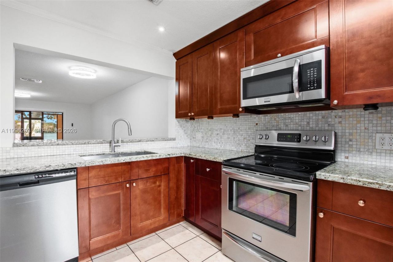 1360 NW 97th Ter, Unit 272, Pembroke Pines, FL 33024 Photo