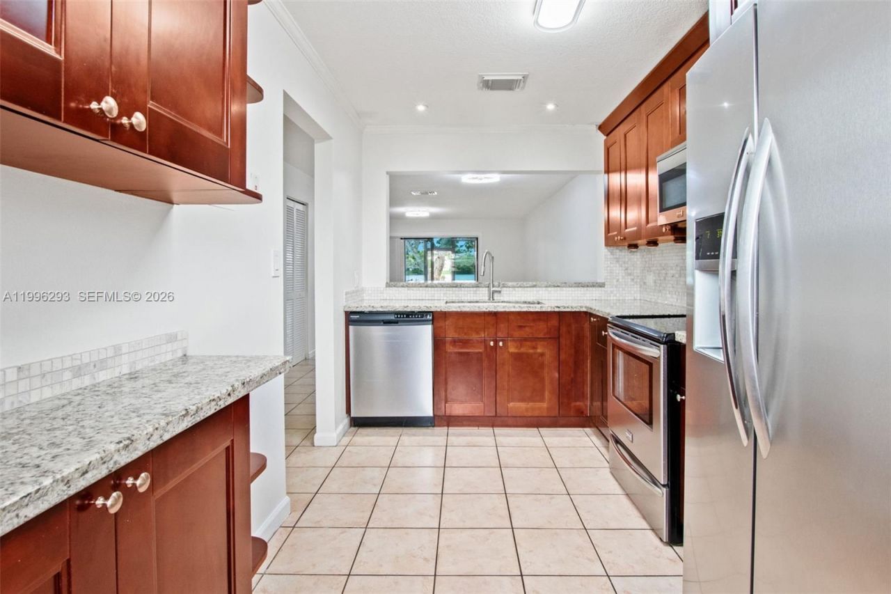 1360 NW 97th Ter, Unit 272, Pembroke Pines, FL 33024 Photo