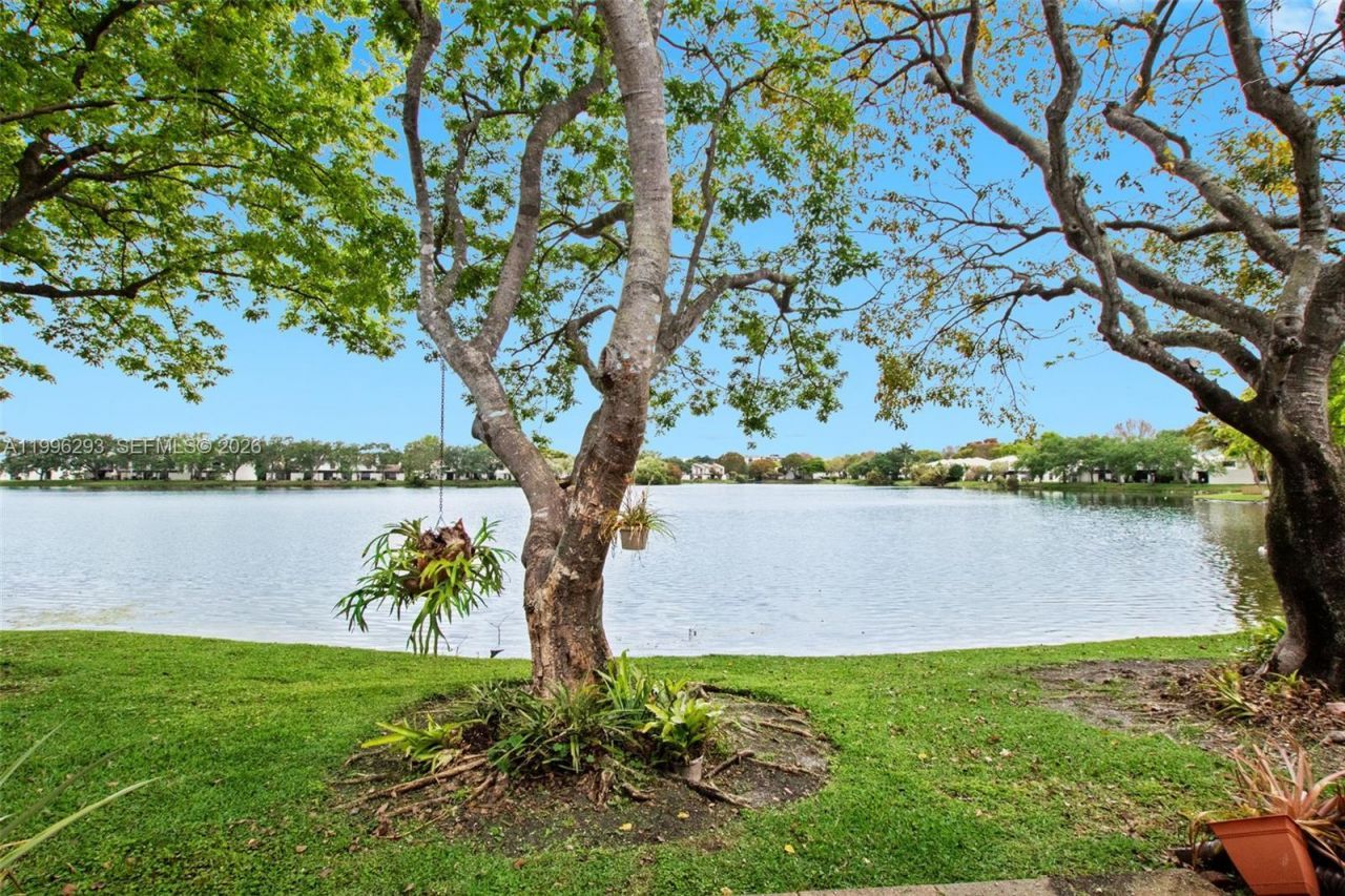 1360 NW 97th Ter, Unit 272, Pembroke Pines, FL 33024 Photo