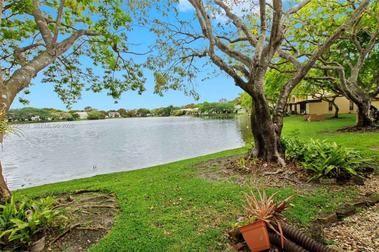 1360 NW 97th Ter, Unit 272, Pembroke Pines, FL 33024 Photo