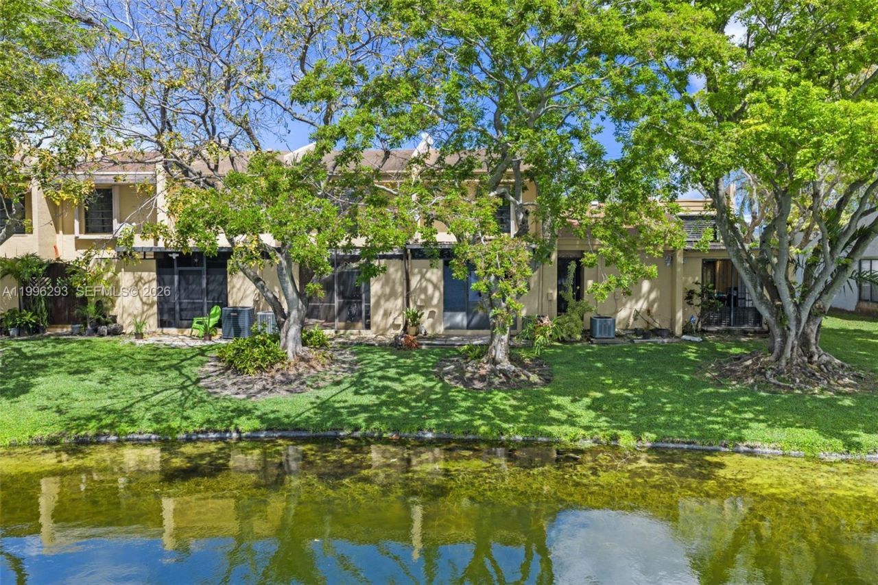 1360 NW 97th Ter, Unit 272, Pembroke Pines, FL 33024 Photo