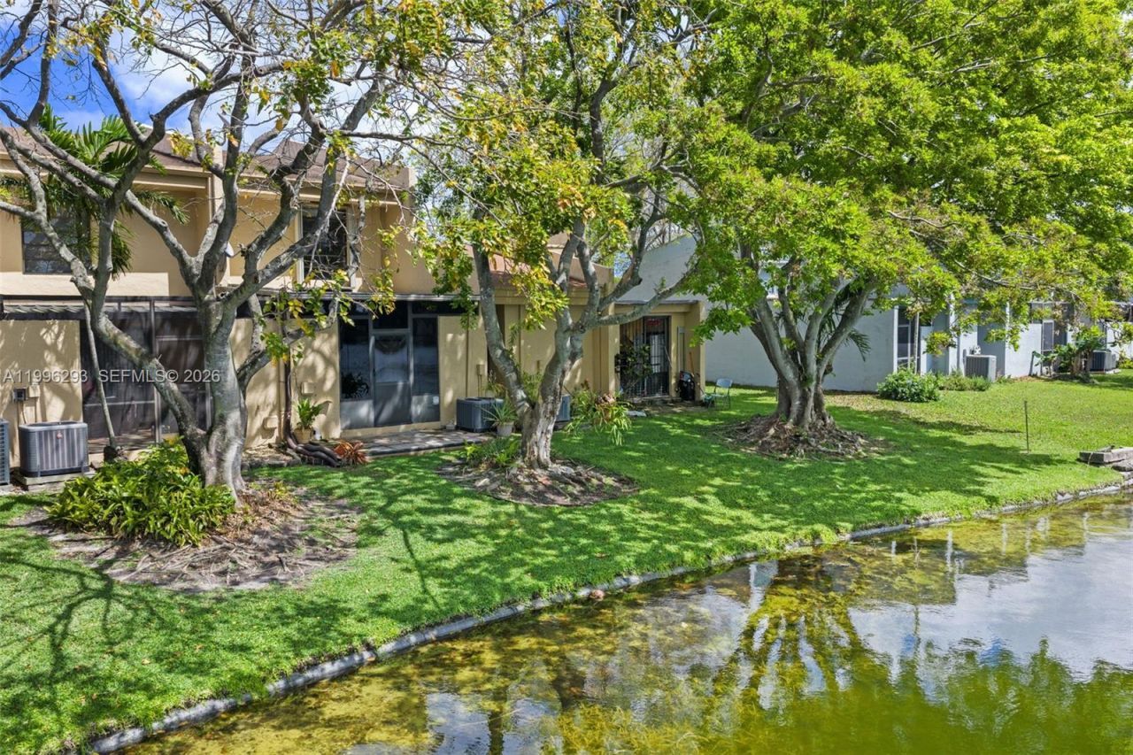 1360 NW 97th Ter, Unit 272, Pembroke Pines, FL 33024 Photo