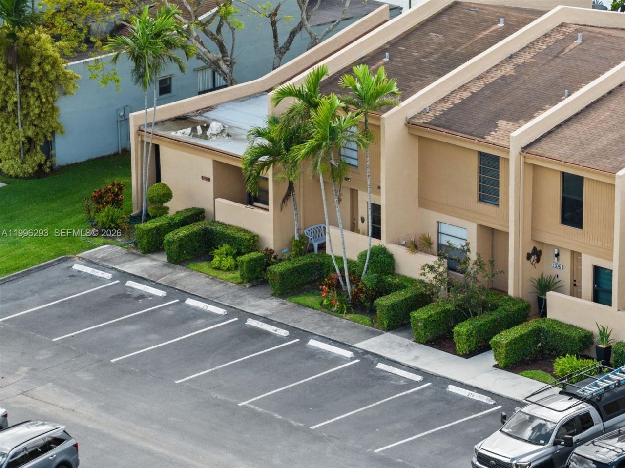 1360 NW 97th Ter, Unit 272, Pembroke Pines, FL 33024 Photo