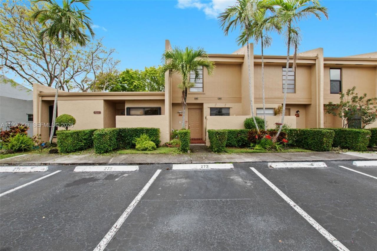 1360 NW 97th Ter, Unit 272, Pembroke Pines, FL 33024 Photo