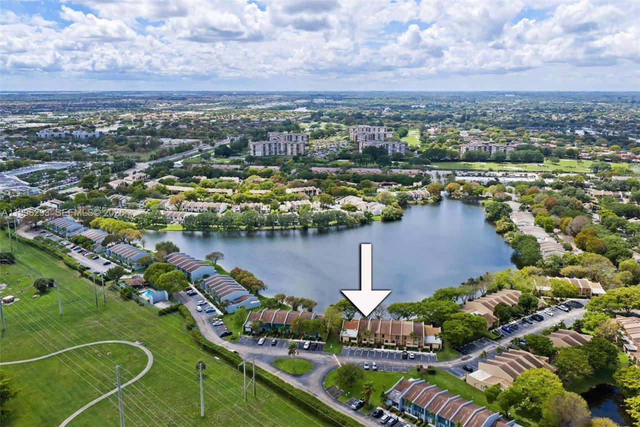 1360 NW 97th Ter, Unit 272, Pembroke Pines, FL 33024 Photo