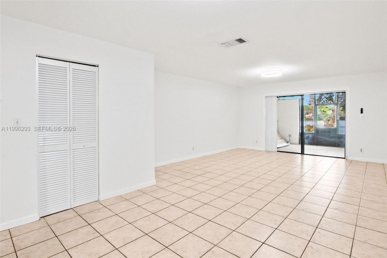 1360 NW 97th Ter, Unit 272, Pembroke Pines, FL 33024 Photo