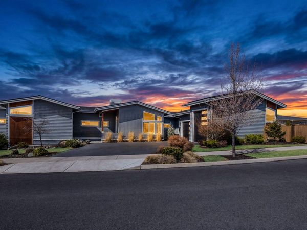 3759 SW 45th Street, Redmond, OR 97756