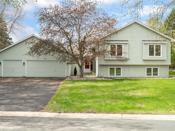 9850 Laguna Circle, Eden Prairie, MN 55347