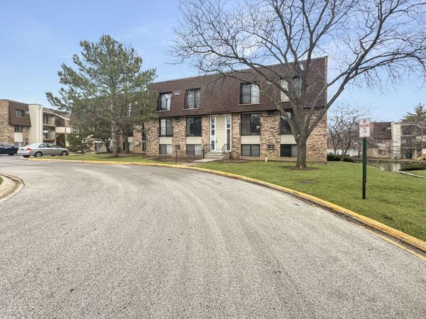 191 N Waters Edge Drive , Unit 101, Glendale Heights, IL 60139