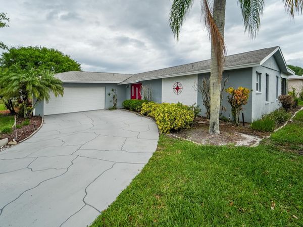 18327 SE Par Lane, Jupiter, FL 33469