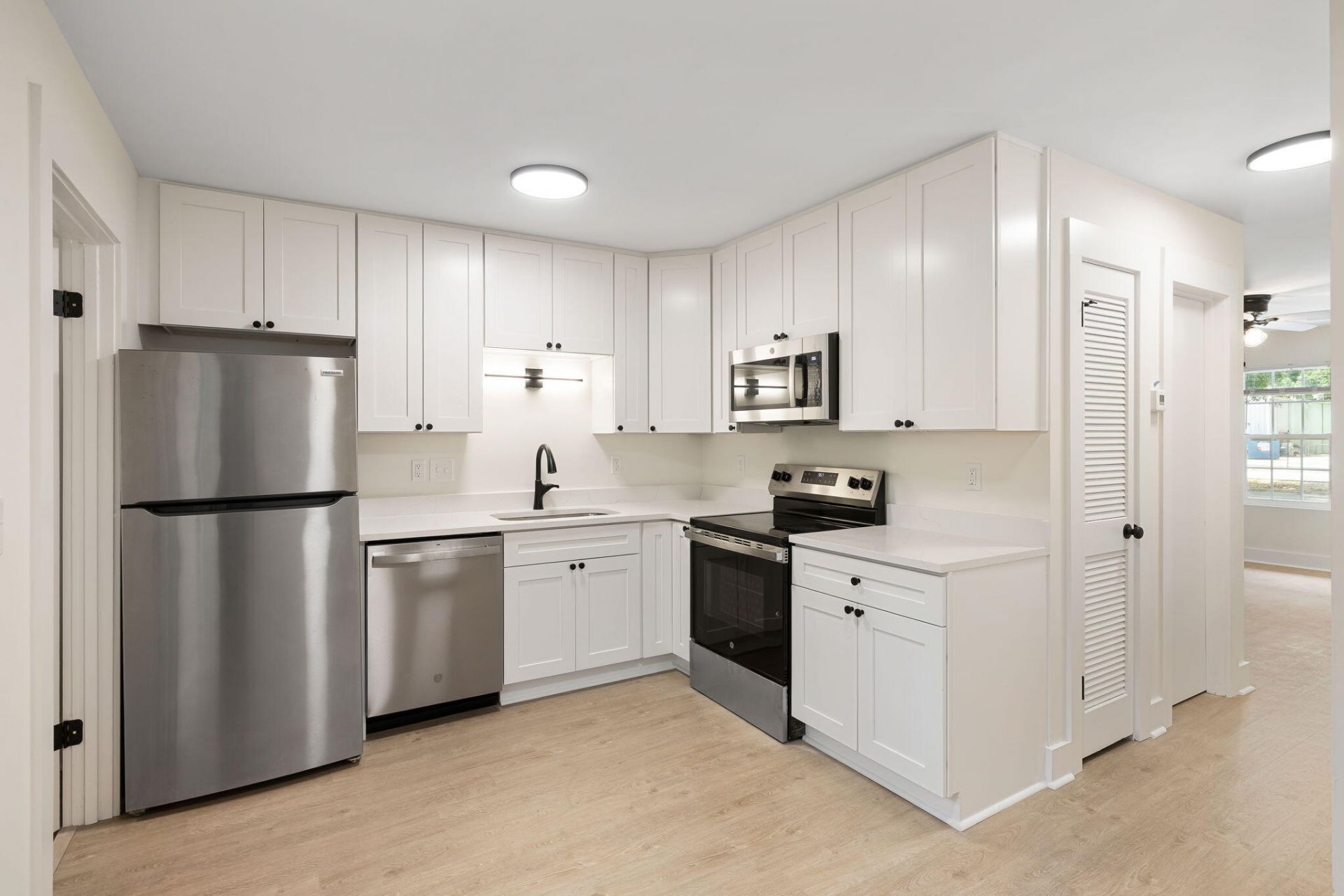 270 Fleming Road Photo 4