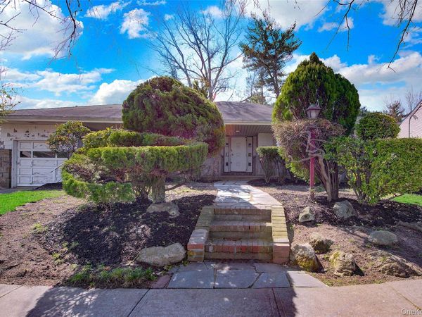 197 Delaware Avenue , Freeport, NY 11520