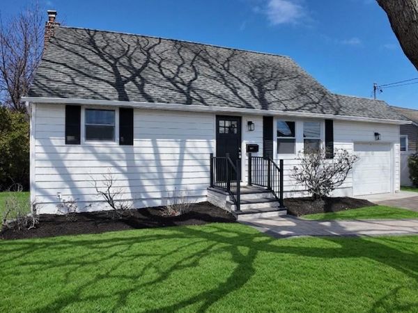 207 N Nassau Avenue , Massapequa, NY 11758