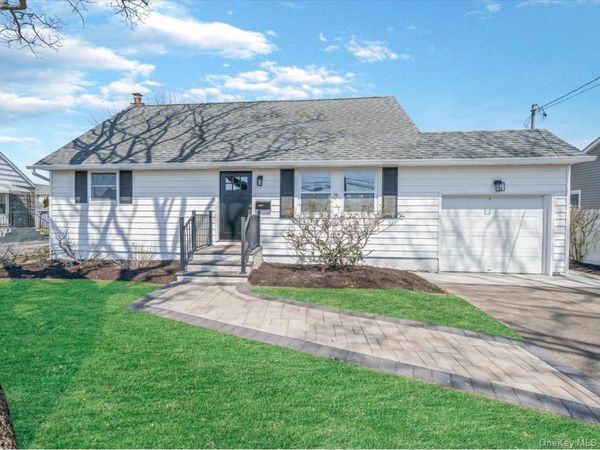 207 N Nassau Avenue, Massapequa, NY 11758