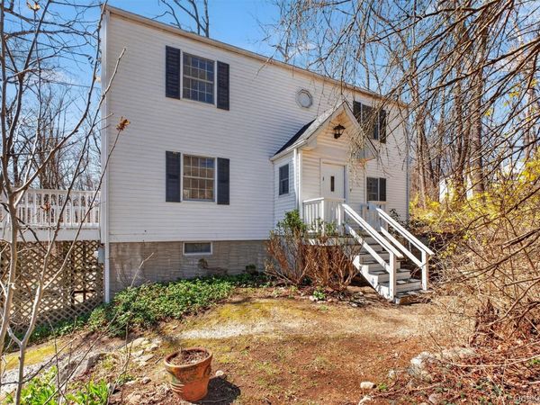 11 Shawnee Road , Putnam Valley, NY 10579