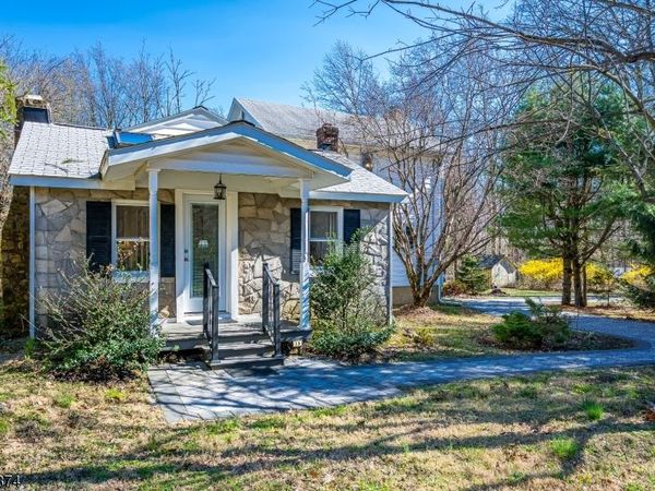 16 Skytop Rd, Lebanon, NJ 07853