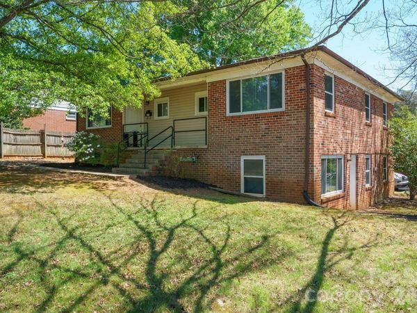 829 4th Avenue SW, Hickory, NC 28602
