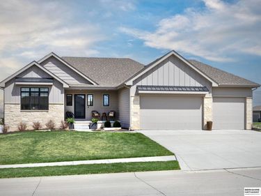21714 K Street , Elkhorn, NE 68022