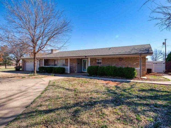 906 N Randall Avenue, Elk City, OK 73644