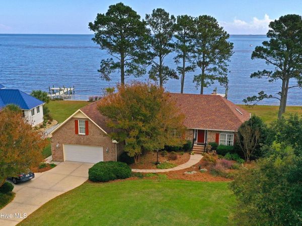 6042 Dolphin Road, Oriental, NC 28571