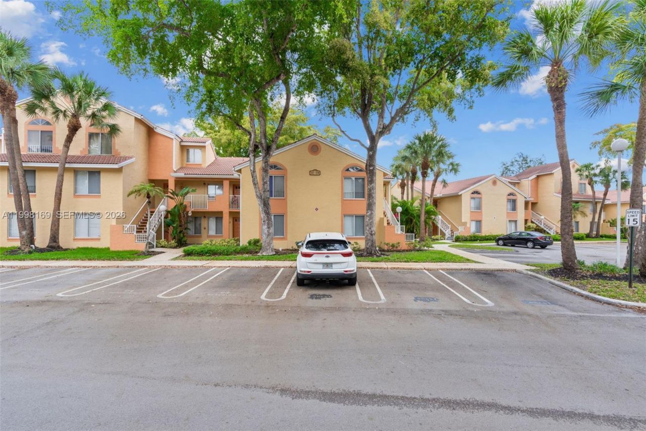 1139 Coral Club Dr , Unit 1139, Coral Springs, FL 33071 Photo