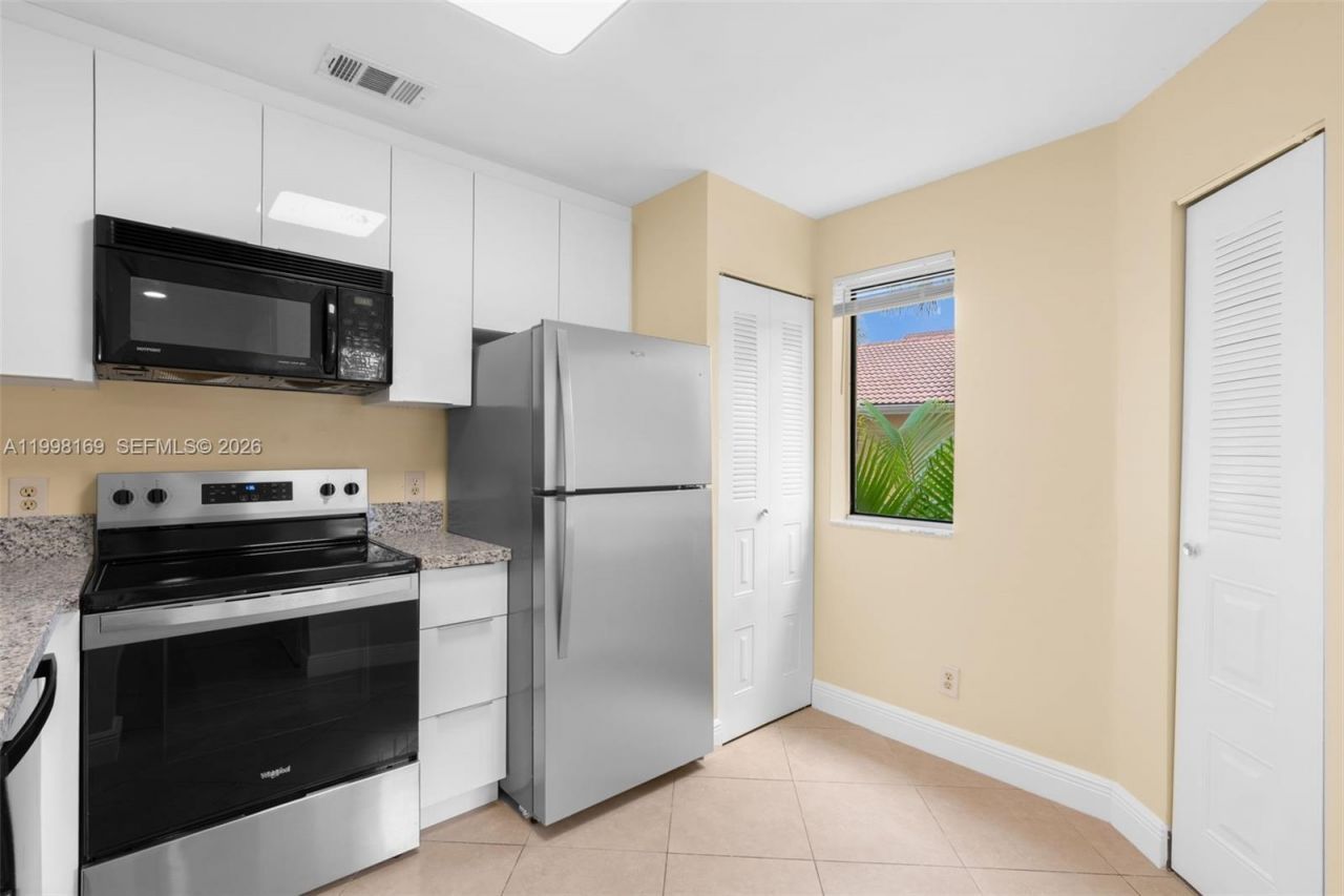 1139 Coral Club Dr , Unit 1139, Coral Springs, FL 33071 Photo