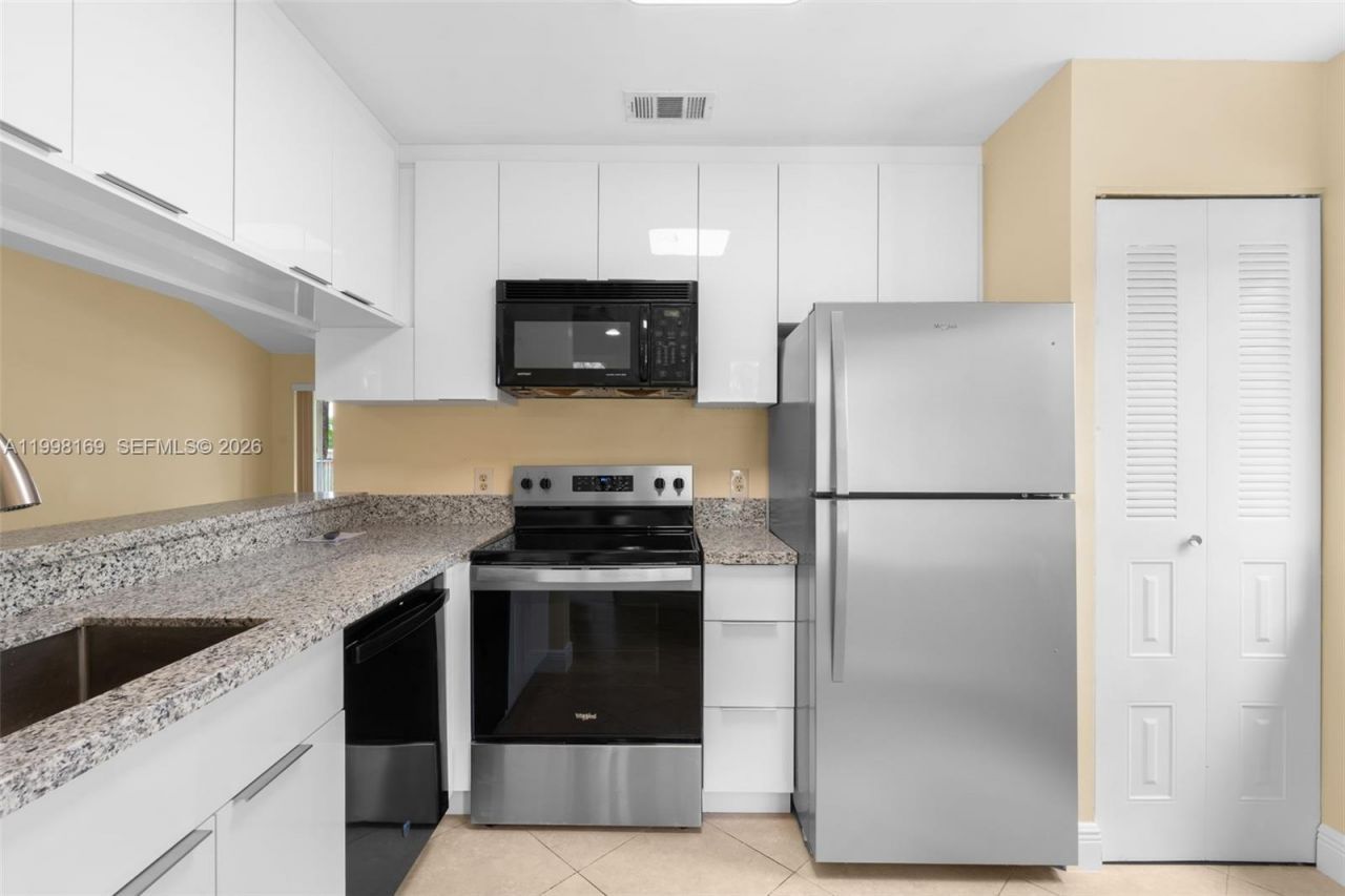 1139 Coral Club Dr , Unit 1139, Coral Springs, FL 33071 Photo