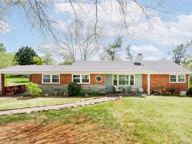 7135 Suncrest Drive, Lynchburg, VA 24502